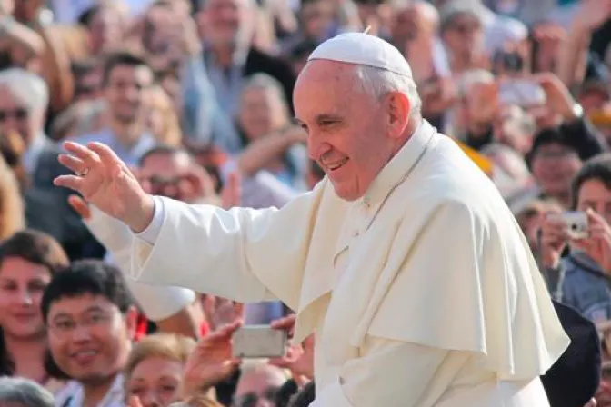El Papa Francisco saluda y bendice a 19 presos 