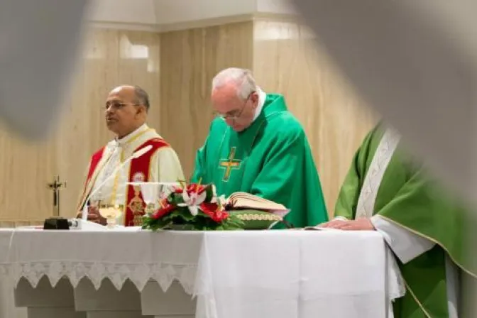 Que el Señor nos ayude a acumular tesoros que salven al corazón, exhorta el Papa