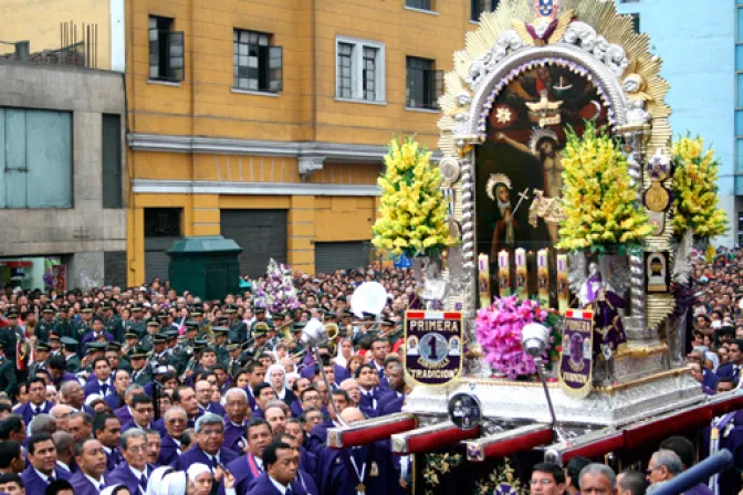 Señor de los Milagros lleva el amor del pueblo peruano a todo el mundo, dice Cardenal Cipriani