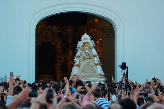 Más de medio millón de peregrinos asisten a procesión en el Rocío Chico