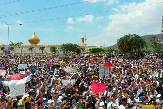 Obispo invita a colombianos a unirse en oración por la paz en Venezuela