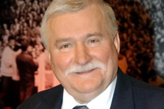 Régimen de Cuba se deshace de los que piden libertad, denuncia Lech Walesa