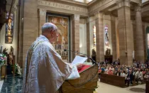 El Prelado del Opus Dei, Mons. Fernando Ocáriz, celebrando la Misa por el día de San Josemaría este año en Roma.