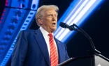 El presidente electo Donald Trump habla durante el AmericaFest de Turning Point USA en el Centro de Convenciones de Phoenix el 22 de diciembre de 2024, en Phoenix.