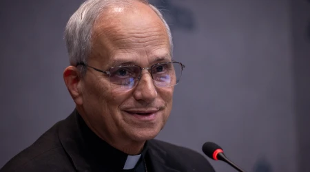 Cardenal Cardenal Francis Prevost en la rueda de prensa este 23 de octubre