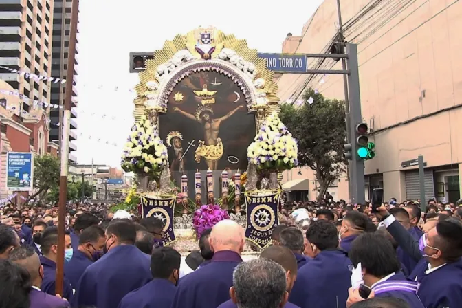 Procesión del Señor de los Milagros en Lima