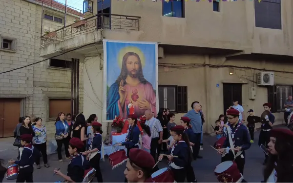 Procesión por la Solemnidad del Corpus Christi en Zahle (Líbano). Crédito: Marwan Semaan.