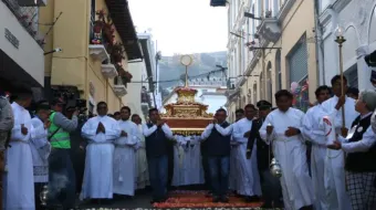 La multitudinaria procesión de la Eucaristía en el Congreso Eucarístico Quito 2024.