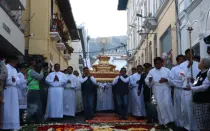 La multitudinaria procesión de la Eucaristía en el Congreso Eucarístico Quito 2024.