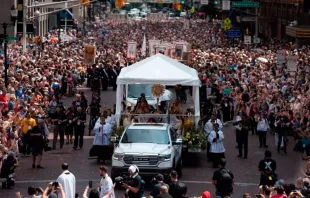 La procesión eucarística del sábado 20 de julio en las calles de Indianápolis Crédito: Jeffrey Bruno