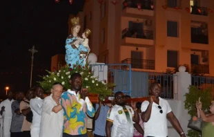 Procesión de la Virgen María el 15 de agosto de 2024 en Túnez Crédito: Parroquia de los Santos Agustín y Fidelis en La Goulette, Túnez.