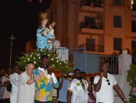 Procesión de la Virgen María une a católicos y musulmanes en Túnez