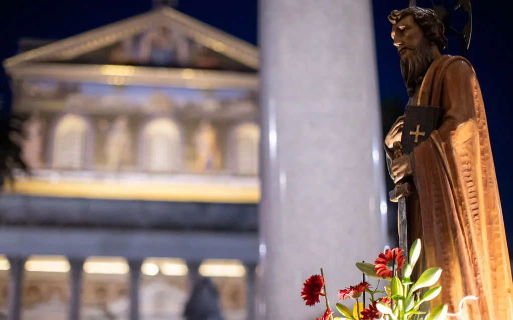 La imagen de San Pablo afuera de la Basílica de San Pablo de Extramuros en la procesión solemne de sus cadenas el 29 de junio.?w=200&h=150