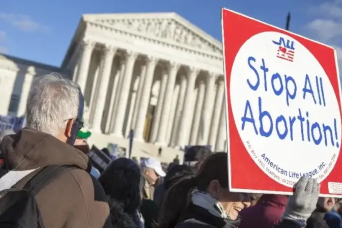 España: Grupos provida analizan cómo el aborto dejó de ser un derecho en los EEUU