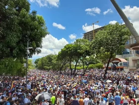 Sacerdotes venezolanos deben “caminar del lado de los que sufren” ante amenazas del chavismo, aseguran