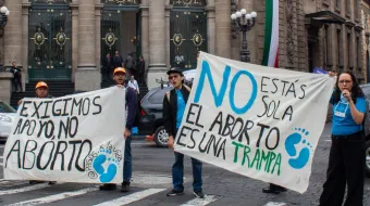 Manifestación por la vida frente a la Asamblea legislativa de la Ciudad de México.