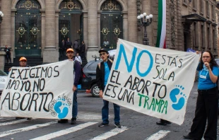 Manifestación por la vida frente a la Asamblea legislativa de la Ciudad de México. Crédito: Pasos por la Vida