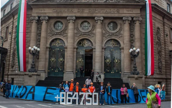 Manifestación a favor de la vida en Asamblea legislativa de la Ciudad de México. Crédito: Actívate