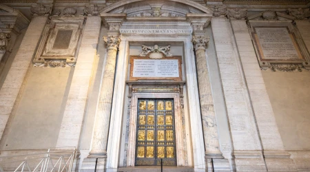 Imagen de la Puerta Santa de la Basílica de San Pedro