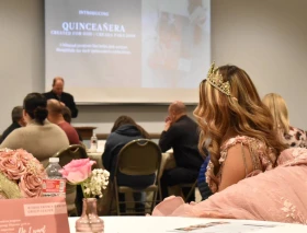 Lanzan programa “Quinceañera” para formar a jóvenes católicas