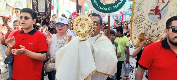 Reliquia of Blessed Carlo Acutis leaving pilgrimage through the streets of Chiclayo. Credit: Courtesy of Miracle Eucharists Peru - 1649