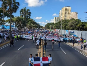 Miles de católicos marchan en defensa de la familia en República Dominicana