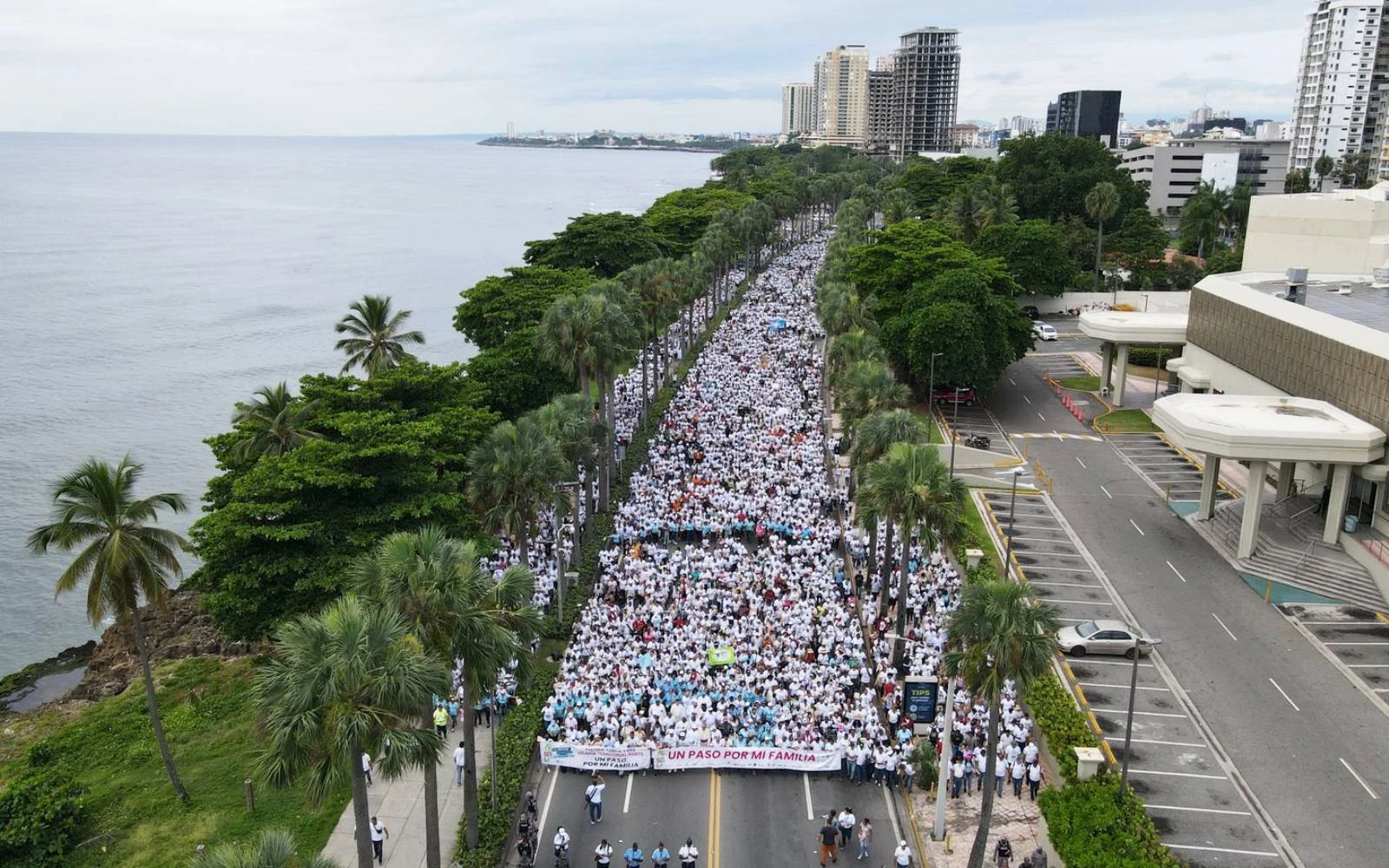 Cerca de 50.000 personas participaron en la caminata "Un Paso por mi Familia" en el Malecón de Santo Domingo.?w=200&h=150