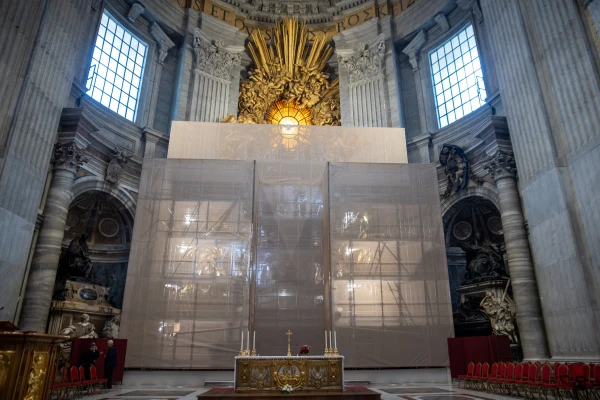 Restauración del baldaquino. Crédito: Daniel Ibáñez - EWTN Noticias