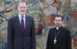 El Rey de España, Felipe VI, recibe al Arzobispo de Madrid, Cardenal José Cobo. Crédito: Casa Real.