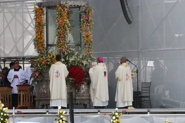 Reconocimiento y veneración a la imagen de la Virgen de El Quinche en el 53º Congreso Eucarístico Internacional Quito 2024. Crédito: Eduardo Berdejo – EWTN News