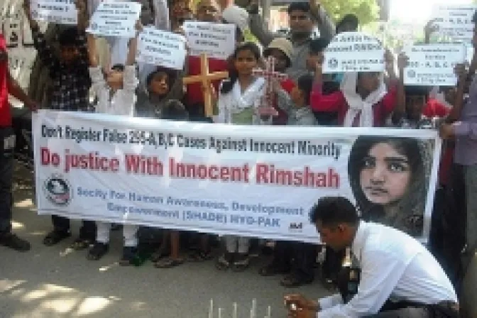 Conceden libertad bajo fianza a Rimsha Masih, la niña cristiana acusada de blasfemia en Pakistán