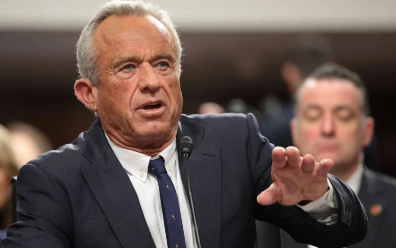 Robert F. Kennedy Jr. se compromete a implementar políticas de Trump sobre aborto y derechos de conciencia