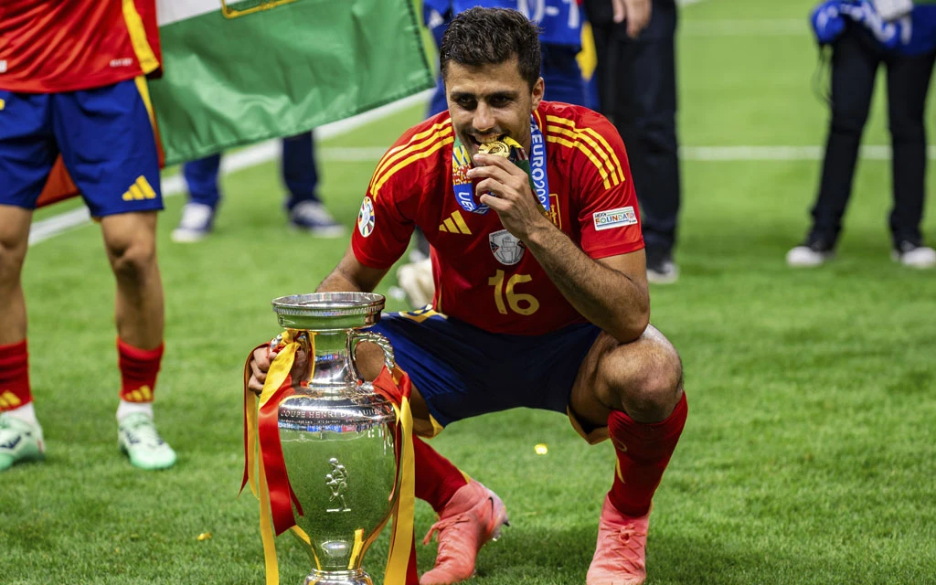 Rodri Hernández Cascante, Balón de Oro 2024, el día en que ganó la Eurocopa 2024 con la selección de España tras vencer a Inglaterra por 2 a 1 en la final.?w=200&h=150