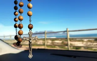 Imagen referencial de un rosario. Crédito: Pixabay.