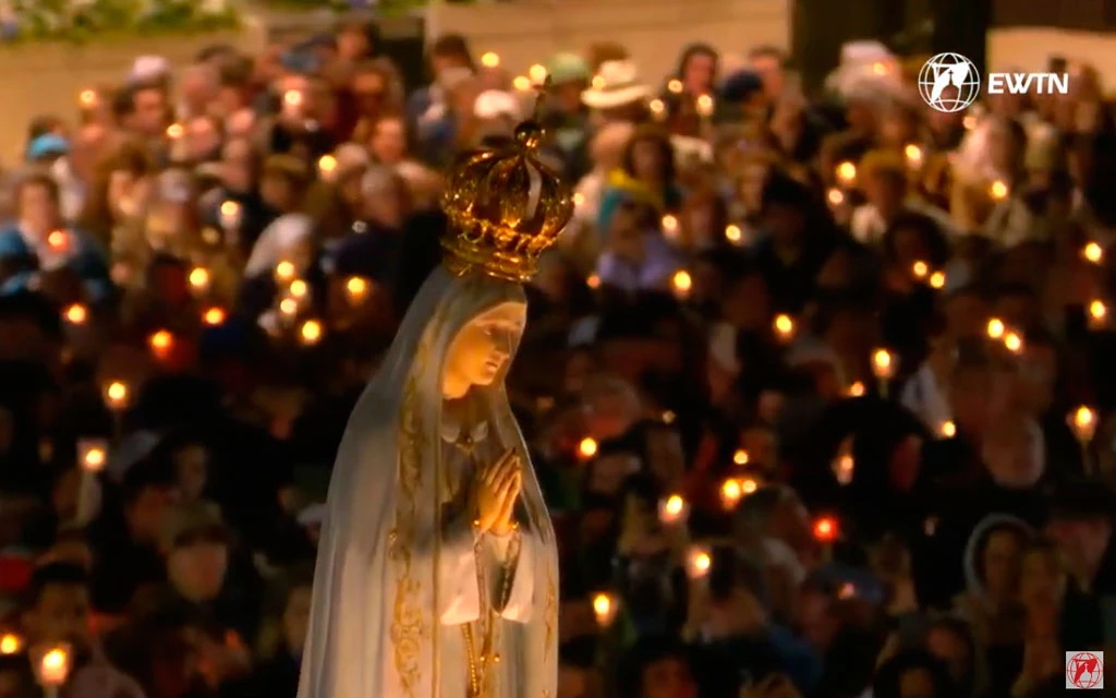 Rosario y procesión de velas en el Santuario de la Virgen de Fátima en Portugal.?w=200&h=150