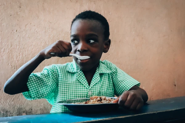 Generosity amid poverty. Credit: Mary's Meals