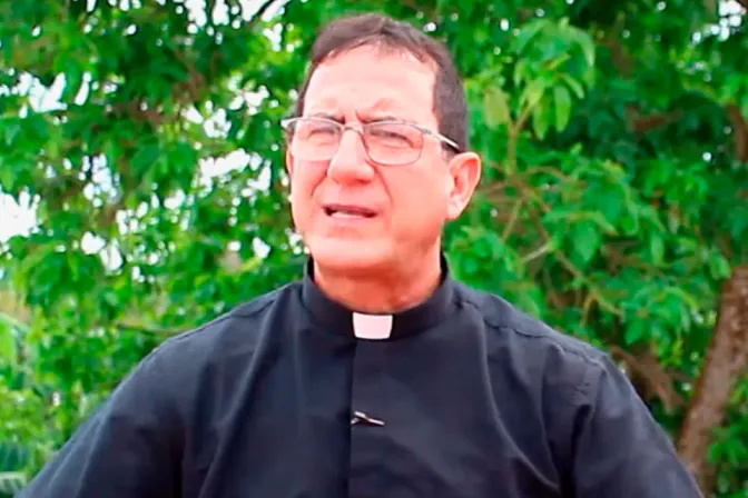 Sacerdote Alberto Reyes.