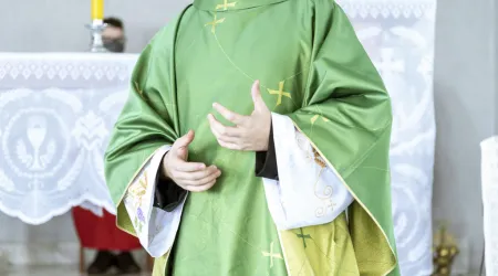 Foto referencial de sacerdote Unsplash 16082024