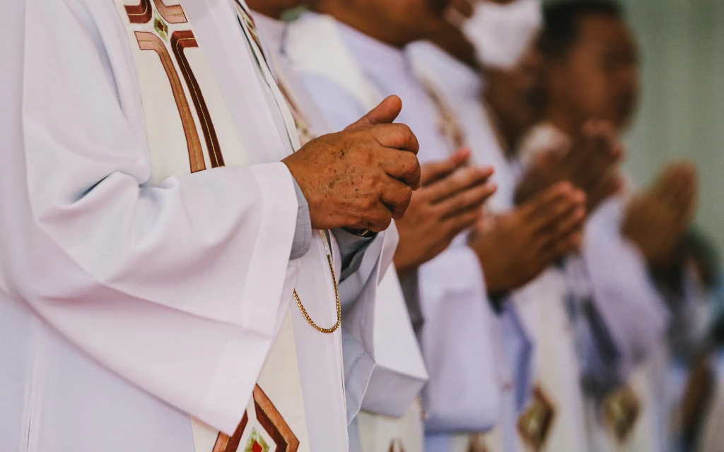 Imagen referencial de sacerdotes católicos celebrando Misa?w=200&h=150