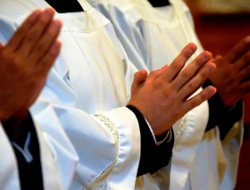 Fundación Papal otorga 800.000 dólares en becas para sacerdotes, religiosos y laicos de 42 países