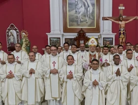 Los 51 sacerdotes de una prelatura agradecen al obispo su mensaje sobre Fiducia supplicans