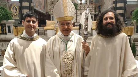 Los nuevos sacerdotes con el Obispo de Prato 11062024