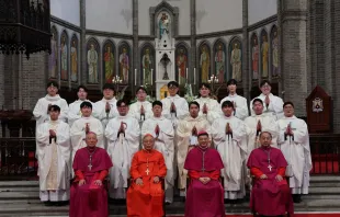 Los 16 nuevos sacerdotes de Seúl (Corea del Sur) Crédito: Arquidiócesis de Seúl