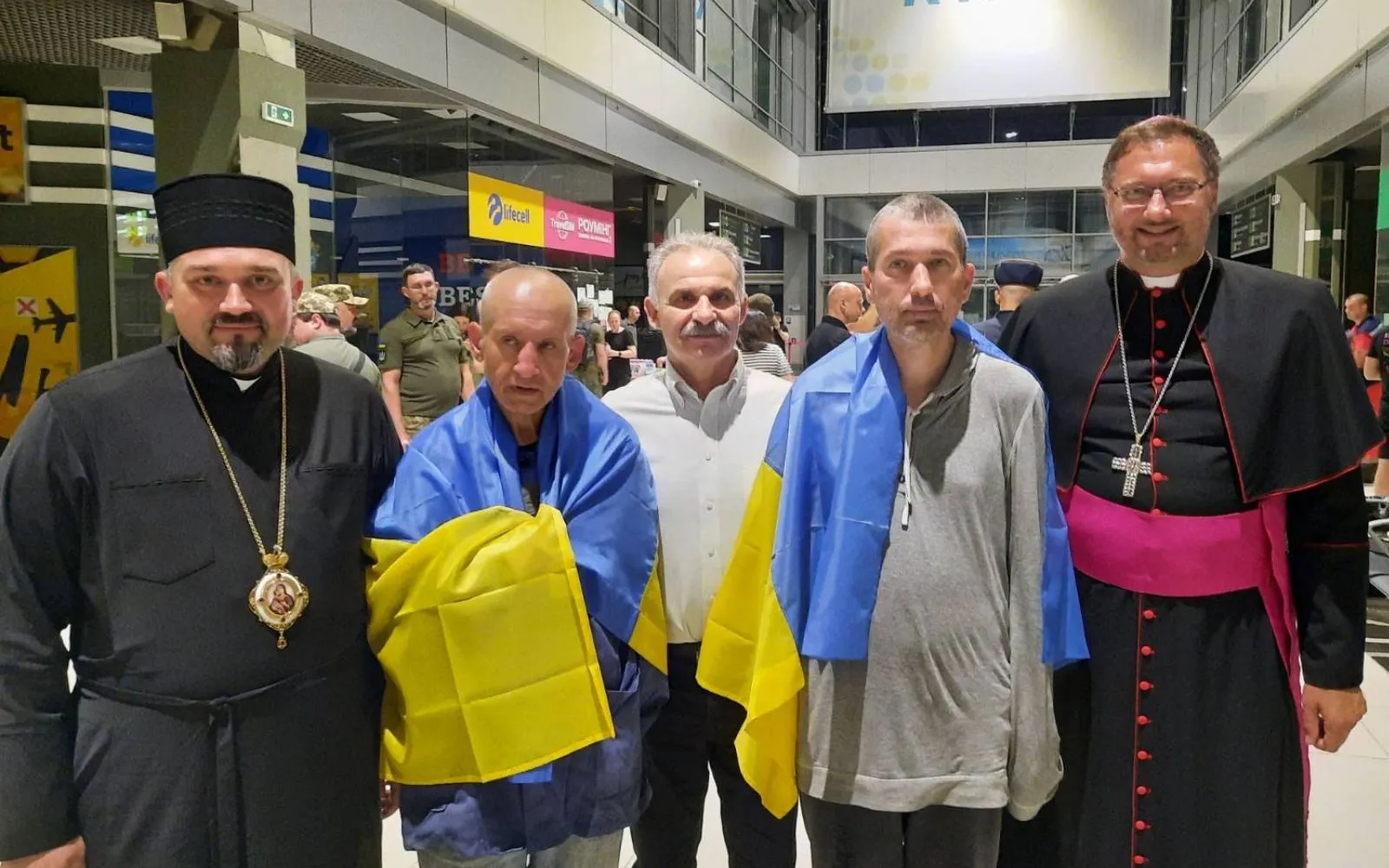 Los sacerdotes Iván Levitsky y Bohdan Geleta después de su liberación.?w=200&h=150