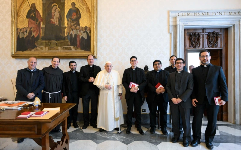 Encuentro del Papa Francisco con sacerdotes argentinos: Consejos del Cura Brochero y un asado pendiente