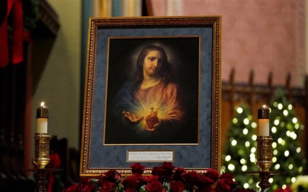 The new Knights of Columbus Pilgrim Icon of the Sacred Heart is displayed before a Mass and Holy Hour of the Sacred Heart at St. Mary's Church in New Haven, Connecticut, United States, on January 3, 2025. Credit: Paul Haring.