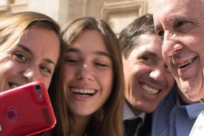 [FOTOS] El Papa a adolescentes: La felicidad no es un app que se descarga en el móvil