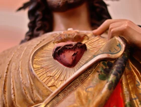 Así puedes rezar la coronilla de desagravios al Sagrado Corazón de Jesús