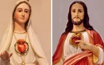 El Inmaculado Corazón de María y el Sagrado Corazón de Jesús en la Iglesia Santa María (Ohio).