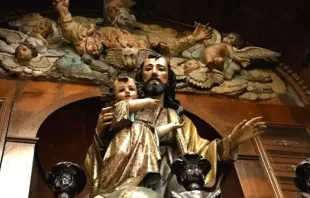 Imagen de San José y el Niño Jesús en la iglesia de San Pedro, en Lima (Perú). Crédito: David Ramos / ACI Prensa.